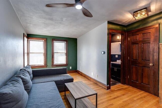 Foto del edificio - 1332 E Dayton St