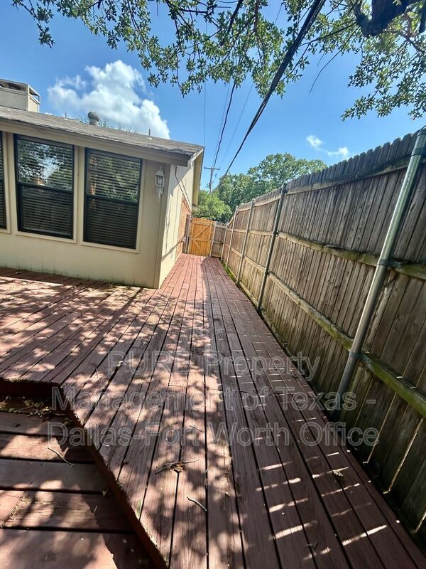 Foto del edificio - 4707 Burning Springs Dr