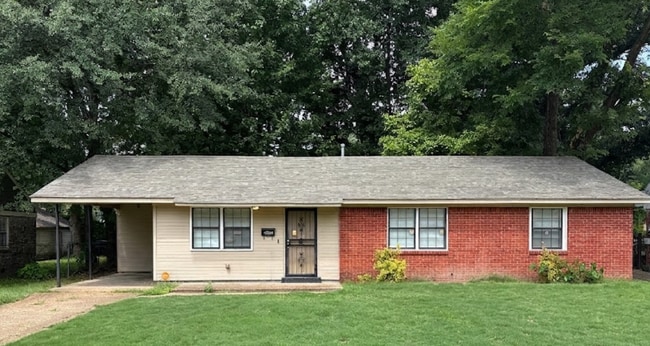 Photo - 1445 Robin Hood Ln House