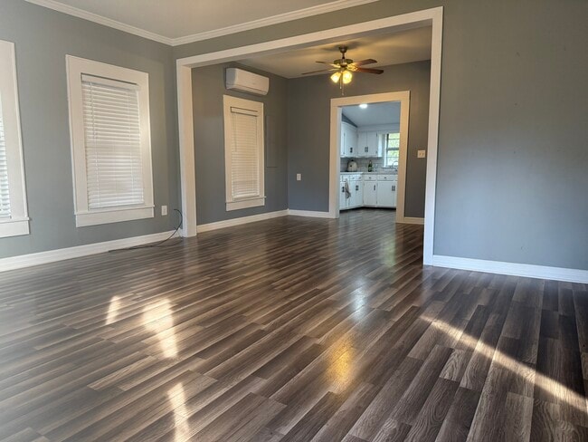 Building Photo - 119 S Mcsweyn Pl