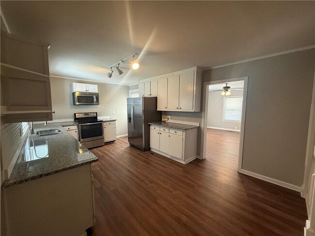 Building Photo - 20 Highland St