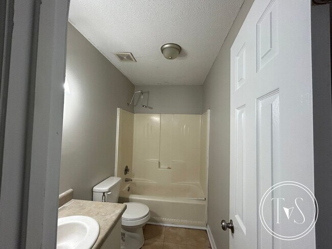 Foto del edificio - 528 Ashmore Rd