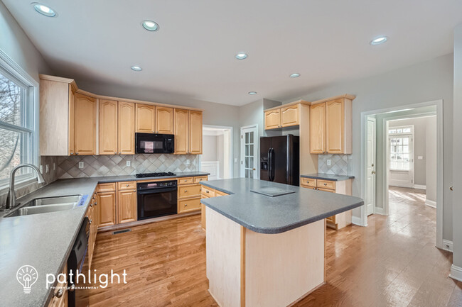 Foto del edificio - 6375 Grand Magnolia Drive Northeast