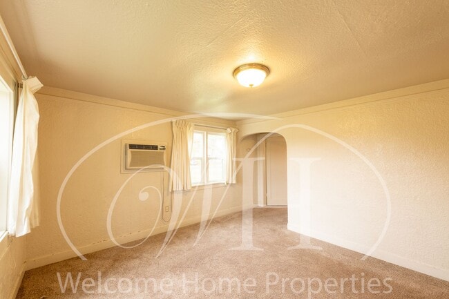 Building Photo - Cozy Home with Storage in Quiet Convenient Location