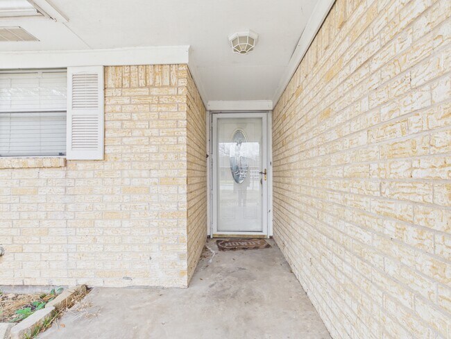 Building Photo - 1813 Langford St