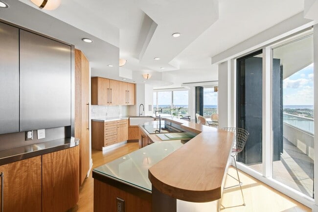 Building Photo - 525 S Flagler Dr