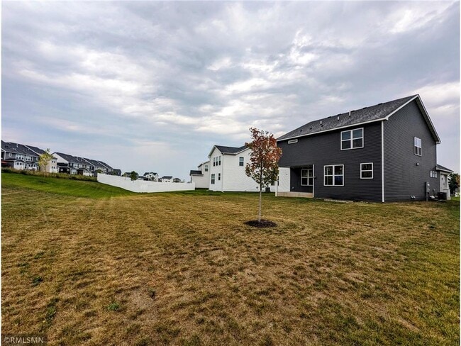 Building Photo - 1122 Siesta Dr