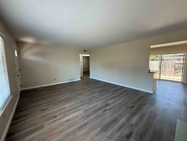 Foto del edificio - Great 2 Bedroom Duplex
