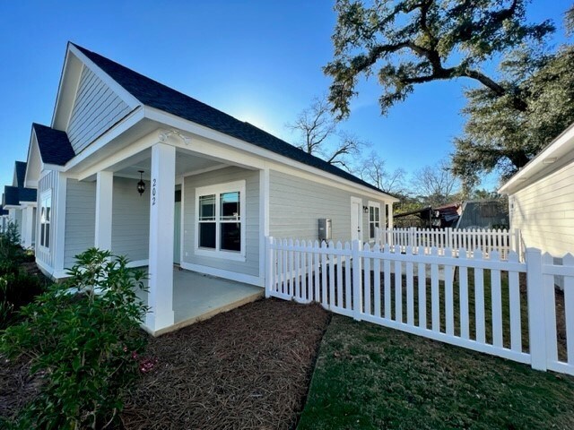 Building Photo - 202 Jamestowne Way