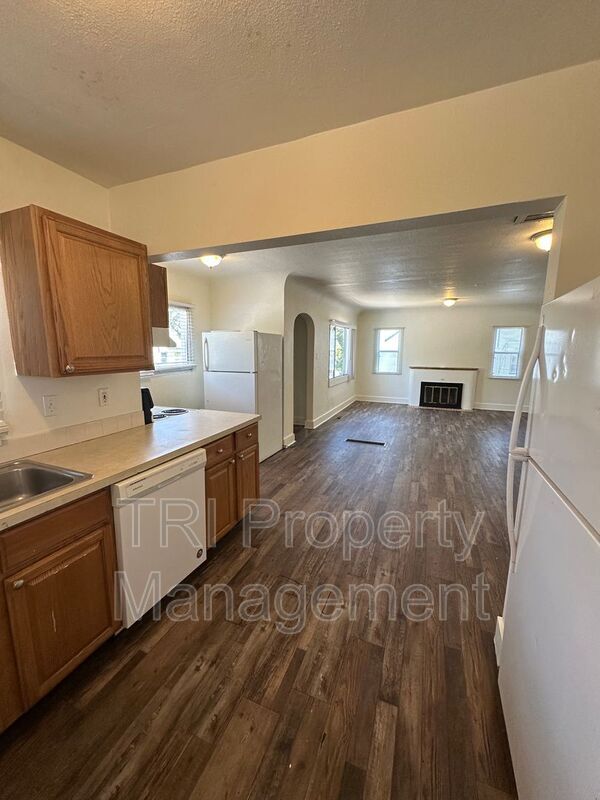 Foto del edificio - 814 W 20th St