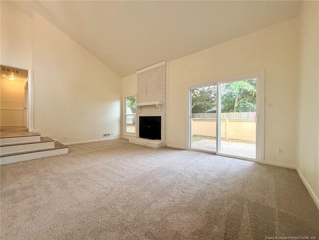 Building Photo - 1009 Louisburg Pl