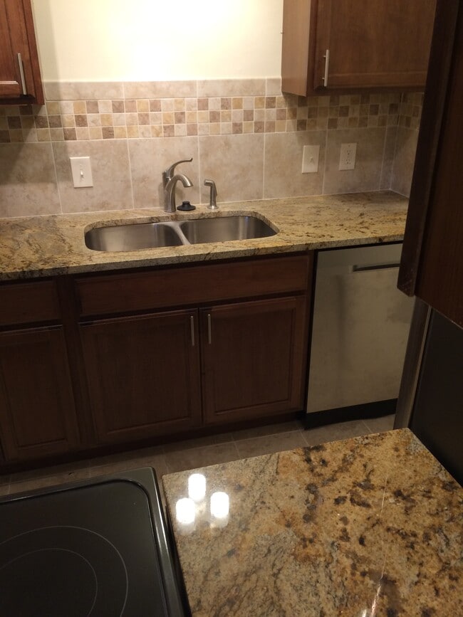 Building Photo - 2602 Oaklawn Ave