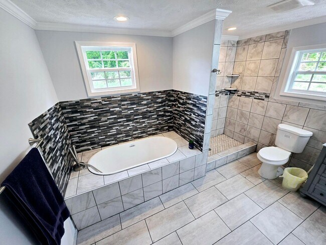Building Photo - Amazing 4 bed room 3 bathroom home in the country with a large Private lot fully updated!!!!!!!