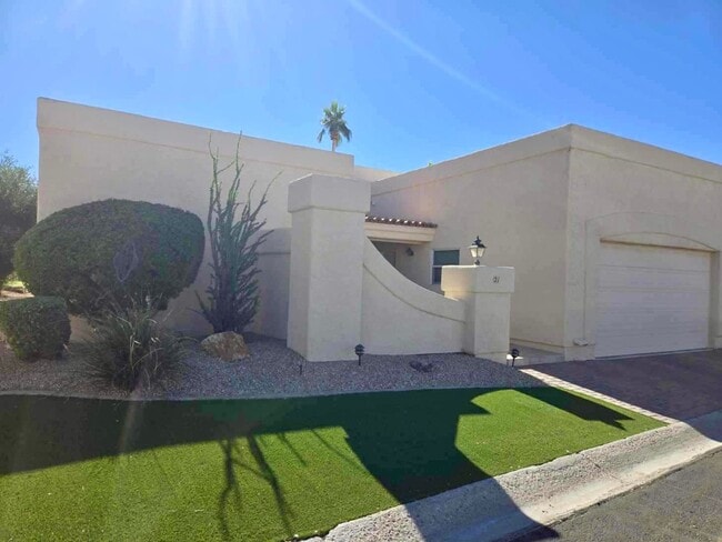 Foto del edificio - Large townhouse located on the golf course...