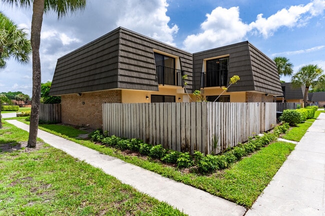 Building Photo - 622 6th Way