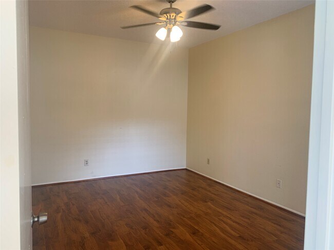 Foto del edificio - 2710 Grants Lake Blvd