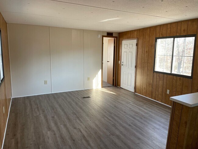 Foto del edificio - 2 BED, 1 BATH MOBILE HOME, WATER AND TRASH INCLUDED!