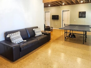 Building Photo - 218 Ironwood Dr