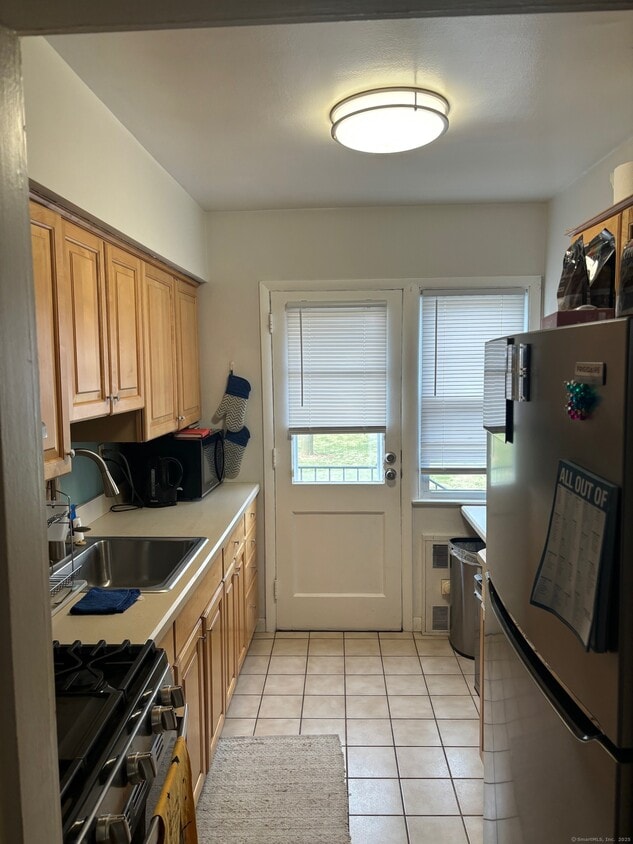 Primary Photo - 242 Glenbrook Rd