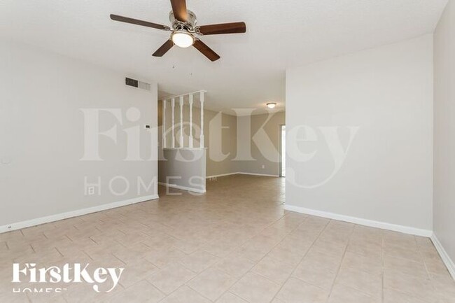 Building Photo - 5540 Lesser Dr
