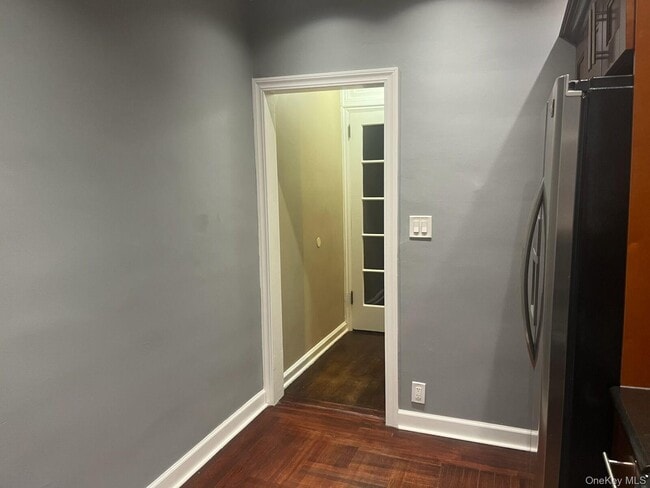 Foto del edificio - 1270 White Plains Rd