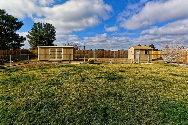 Foto del edificio - Desirable Apple Valley Single-Story on Expansive Lot | 3 Bed, 2 Bath Beauty