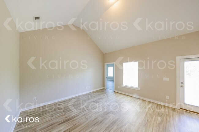 Foto del edificio - 8007 Shadesbrook Dr