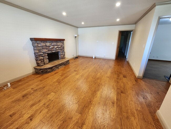 Building Photo - 1231 Padre Dr