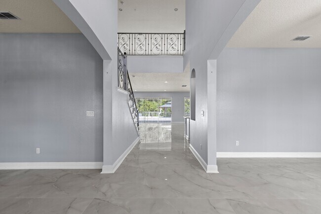 Foto del edificio - Spacious 6-Bedroom Home Near Lake Nona | 3-Car Garage + Tesla Charger