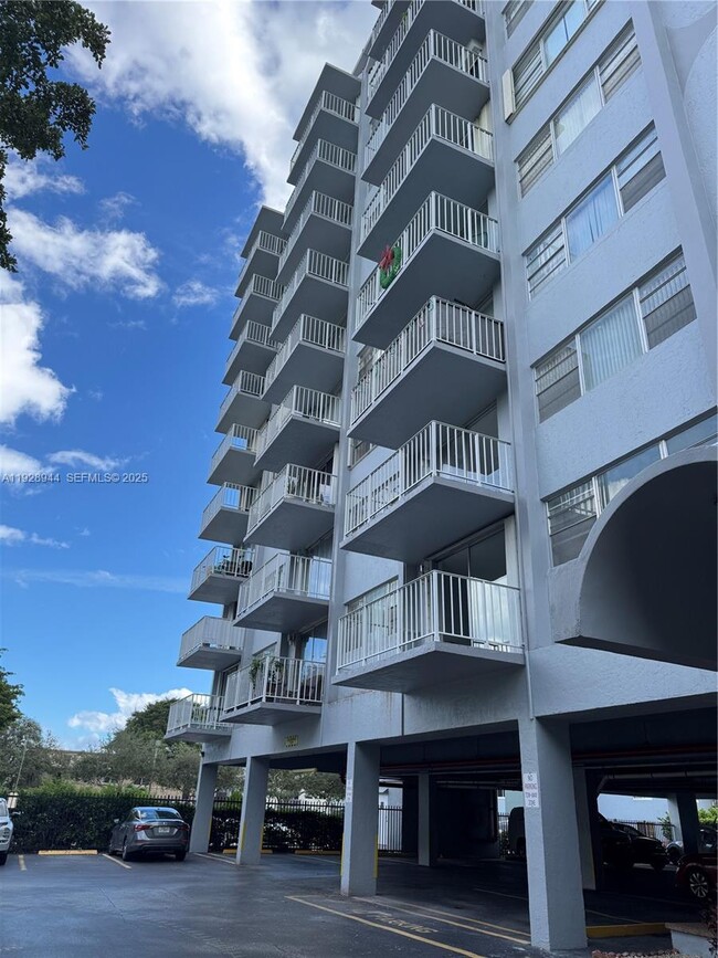 Foto del edificio - 1470 NE 125th Terrace