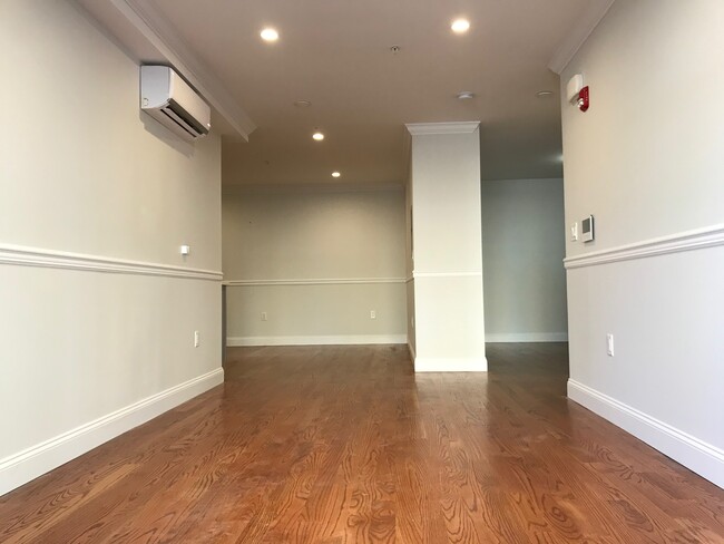 Building Photo - 1613 Summit Ave