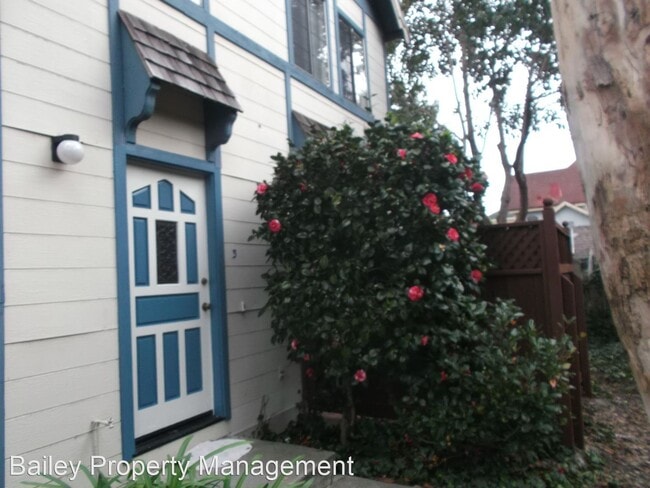 Building Photo - 2 br, 1.5 bath House - 315 Spruce St. Unit 3