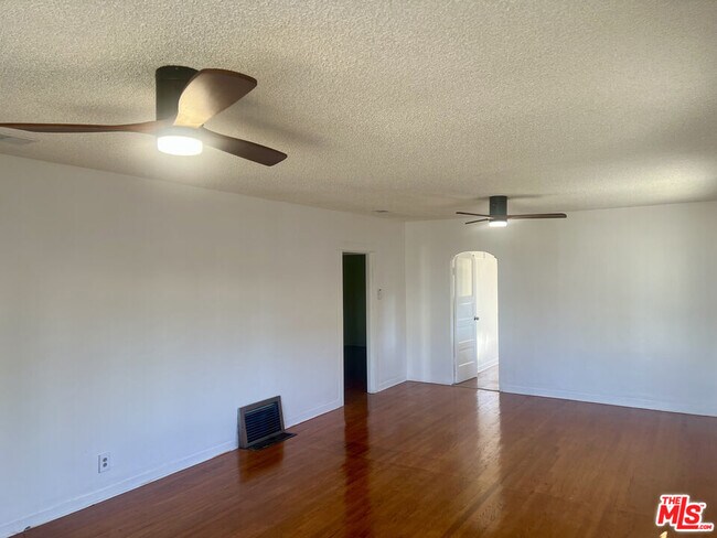Foto del edificio - 4316 Perlita Ave