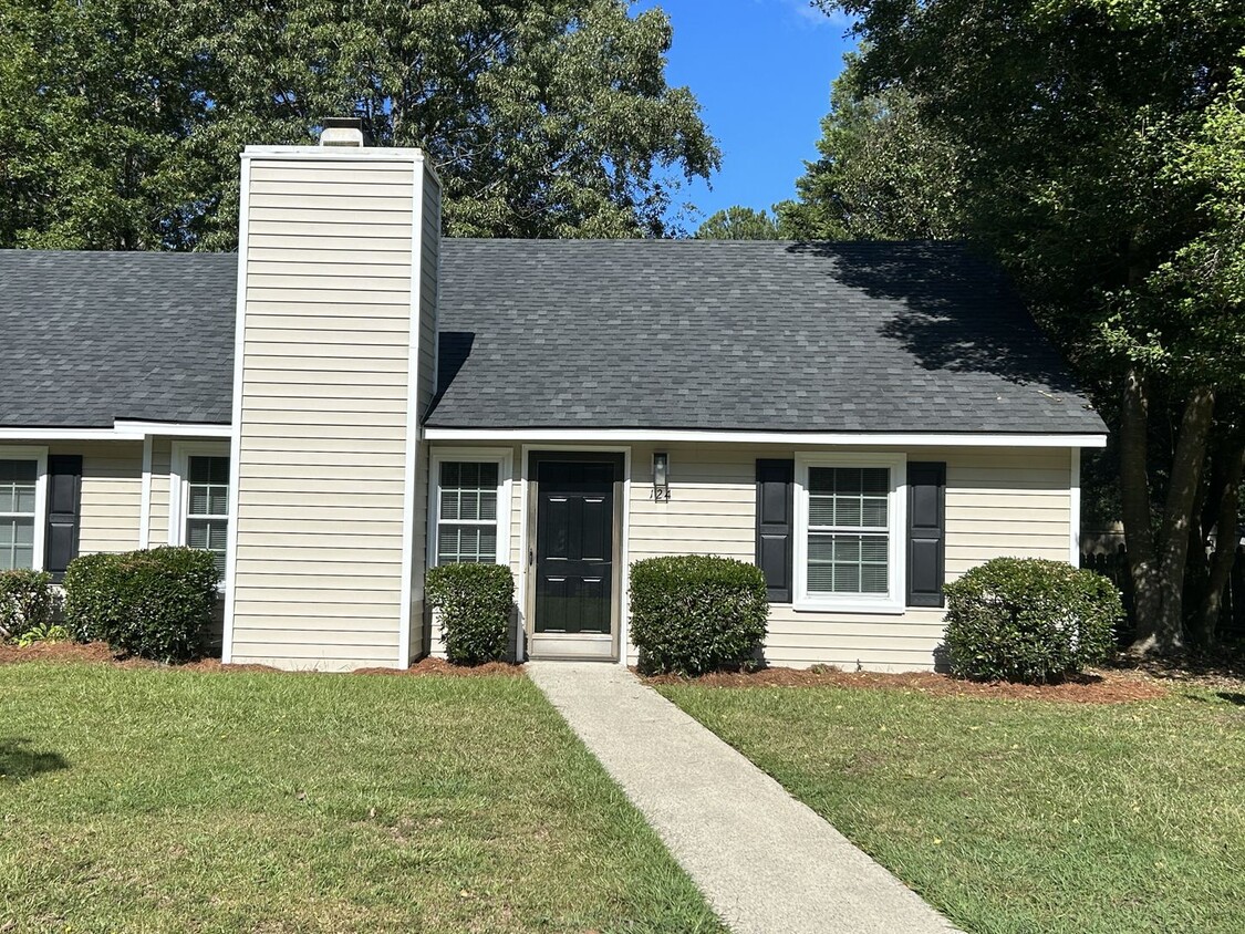 Foto principal - 2 Bedroom, 2 Bath Townhome in Rocky Mount