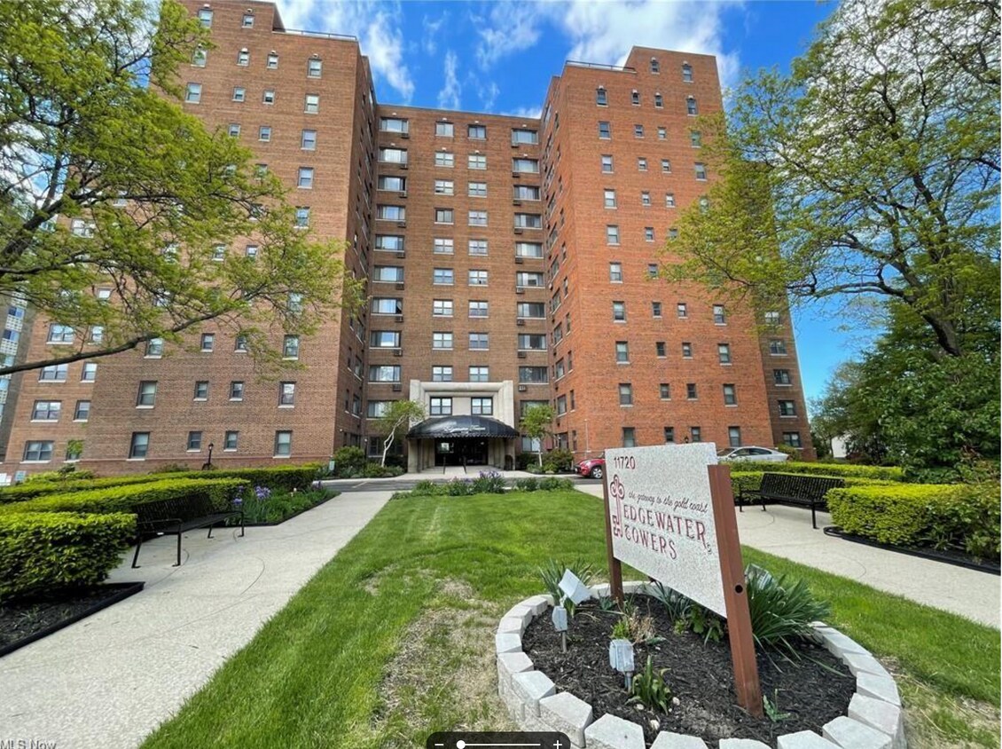 Primary Photo - 11720 Edgewater Dr