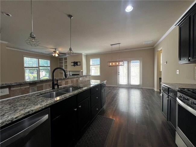 Building Photo - 750 Village Field Ct NW