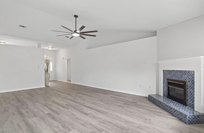 Foto del edificio - 151 Beacon Way