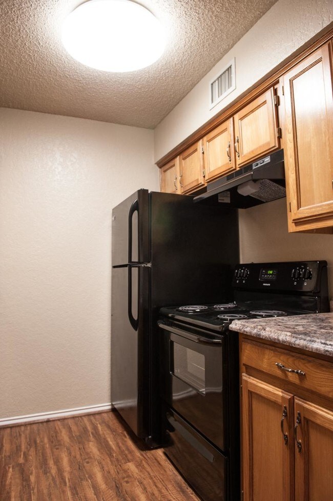 Los bungalows se alinean en una calle residencial en Sherwood. - 115 Bernard St