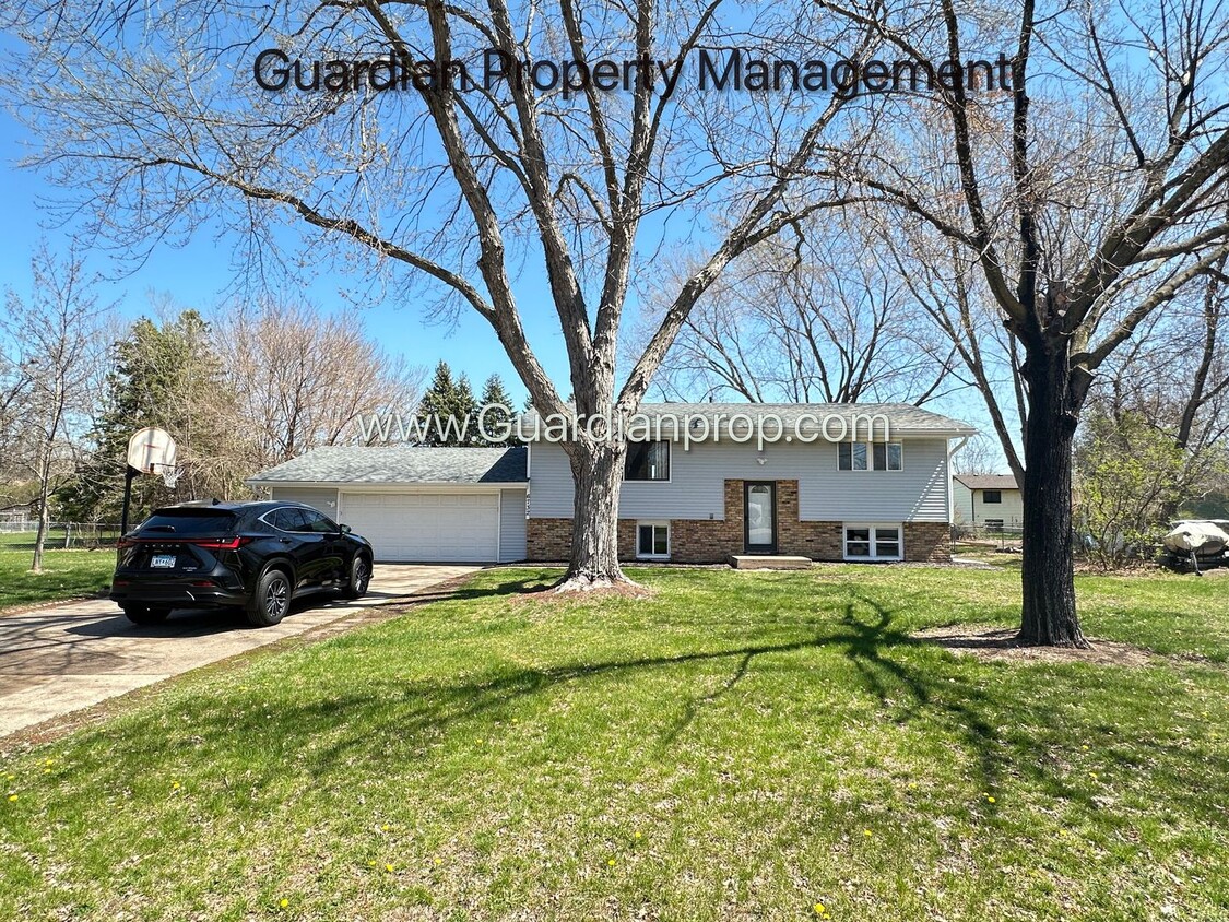 Primary Photo - Champlin Single Family Home, Large Fenced ...