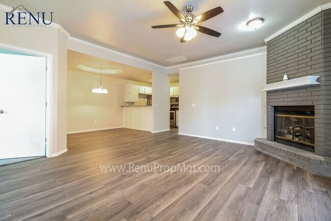 Building Photo - SPECIAL: 50% off first month's rent!  This...