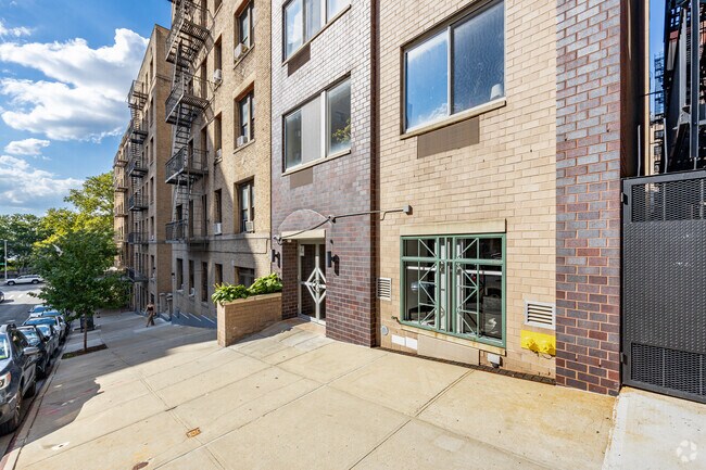 Building Photo - RiverBridge Court