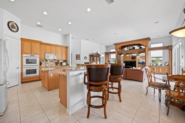 Foto del edificio - 11727 Paradise Cove Ln