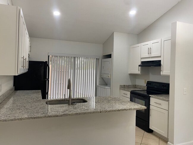 Building Photo - Winter Garden 2 Bedroom 2 Bath home