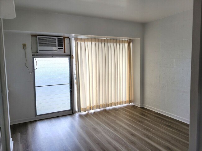 Building Photo - Condo on Ward Avenue