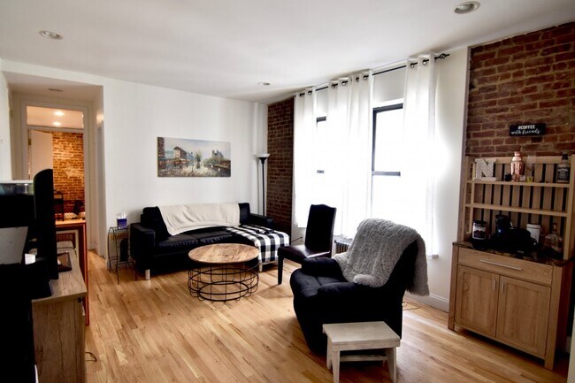 Building Photo - 654 W 161st St