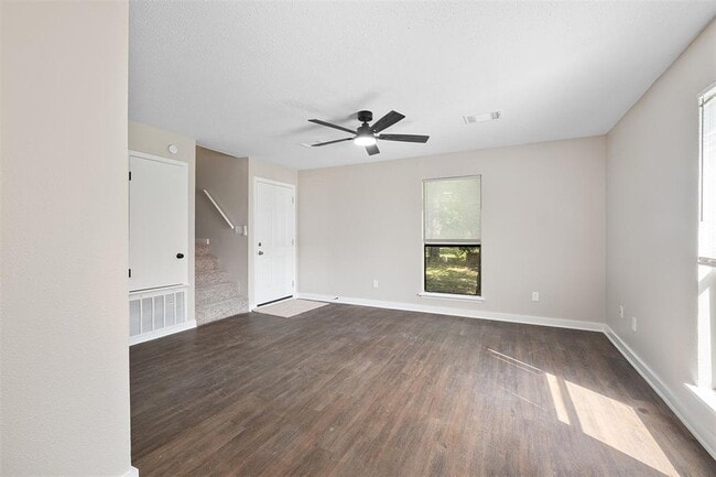 Building Photo - 200 Concho St