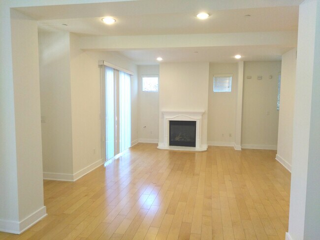 Building Photo - 6300 Honolulu Ave