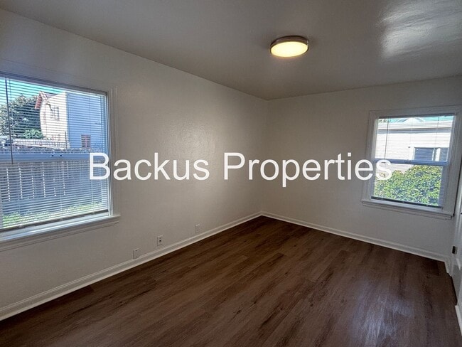 Building Photo - 155 Archer St