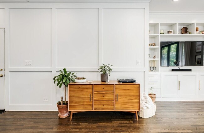 Foto del edificio - 1048 N Wolcott Ave