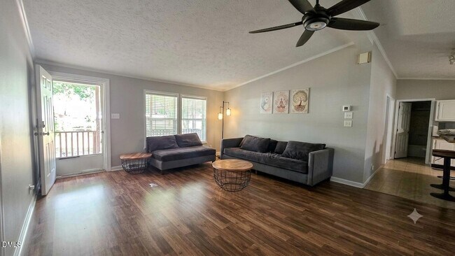 Foto del edificio - 530 Avent Ferry Rd